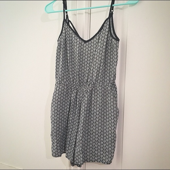 Divided Black and White Arrow Romper - Picture 1 of 4